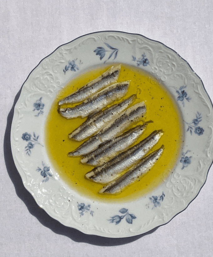 Sardines marinées, jambon, pain grillé